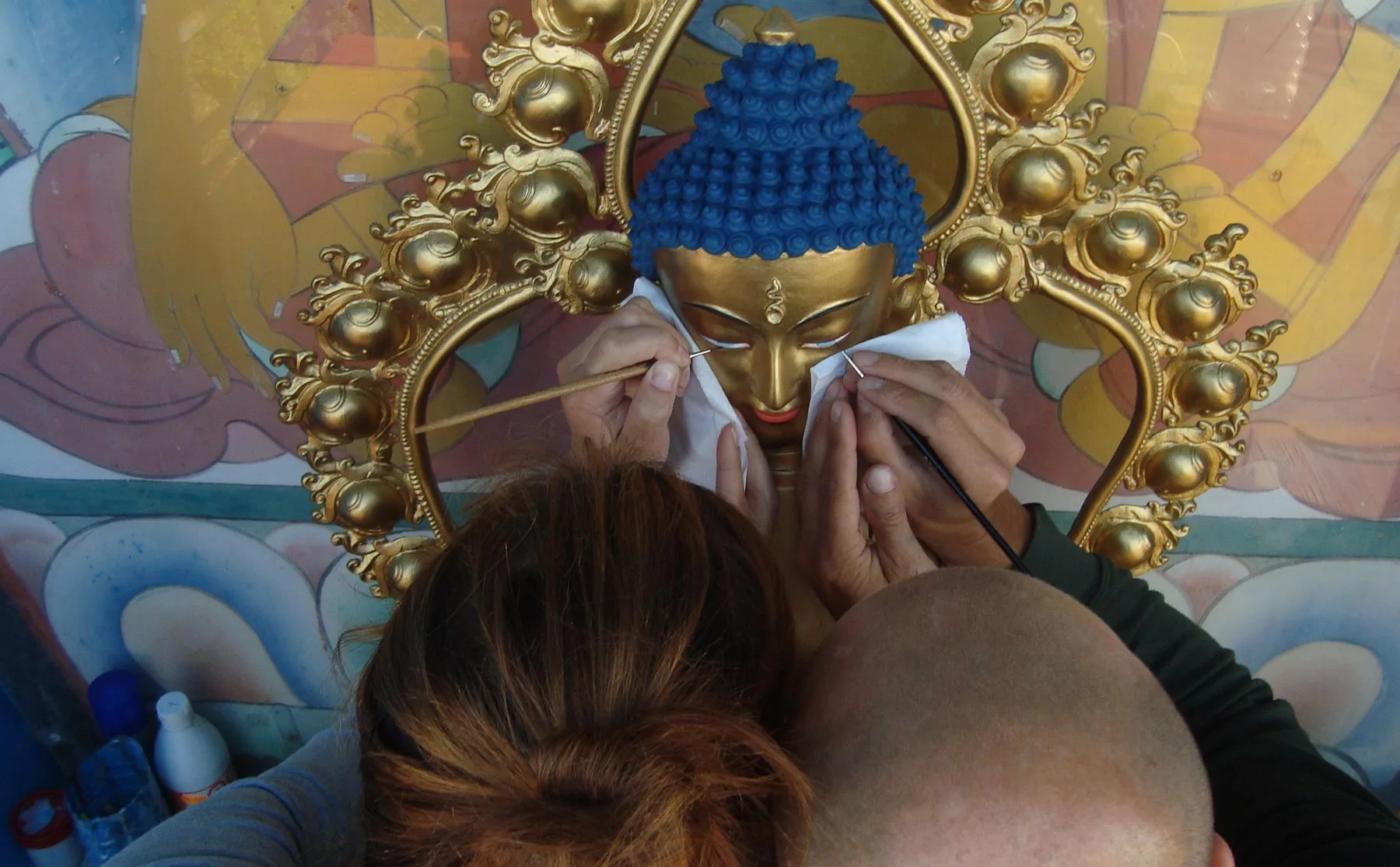 Daily routine for freelancers-meditation benefits - Leo Grzyb and wife Kateřina painting together in Karma Guen - Stupa Statue