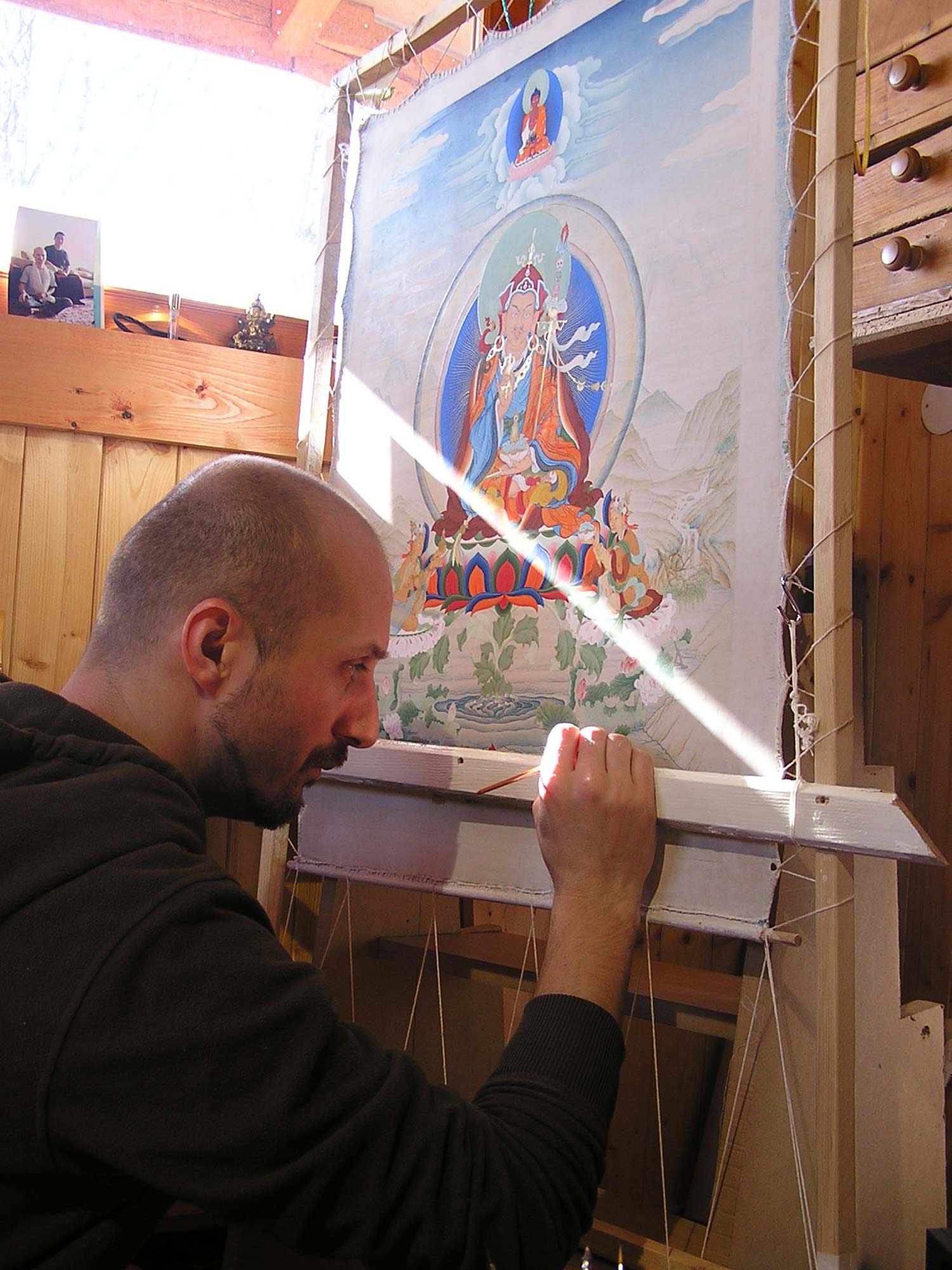 How to stay motivated - When you feel like stopping, remember why you’re doing this - Leo Grzyb is painting a thangka of Guru Rinpoche at a retreat center